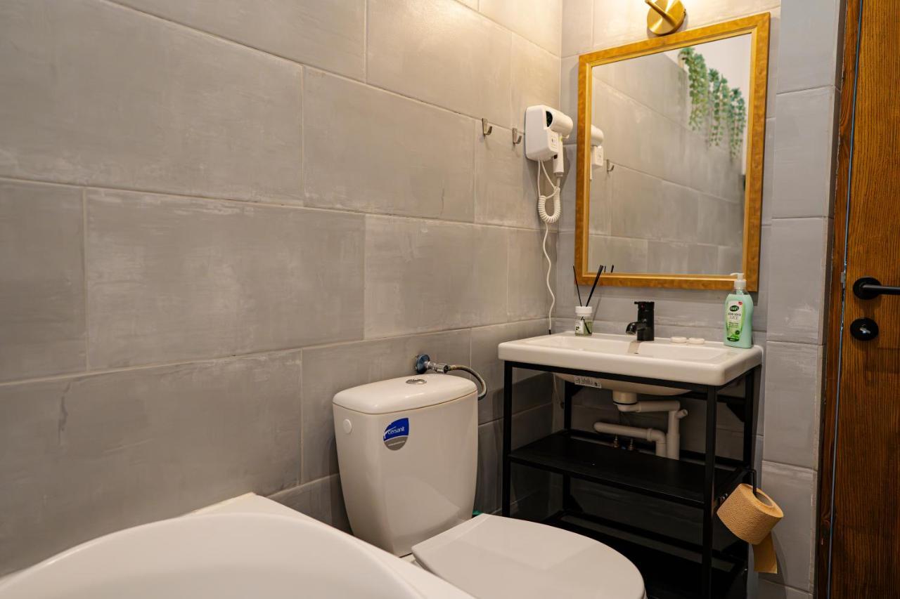 Old Town Jacuzzi Studio Bucarest Extérieur photo