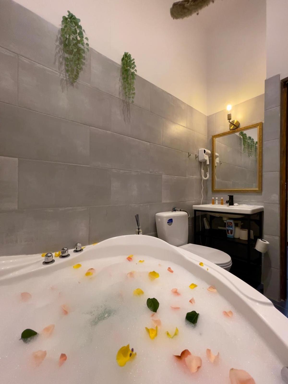 Old Town Jacuzzi Studio Bucarest Extérieur photo