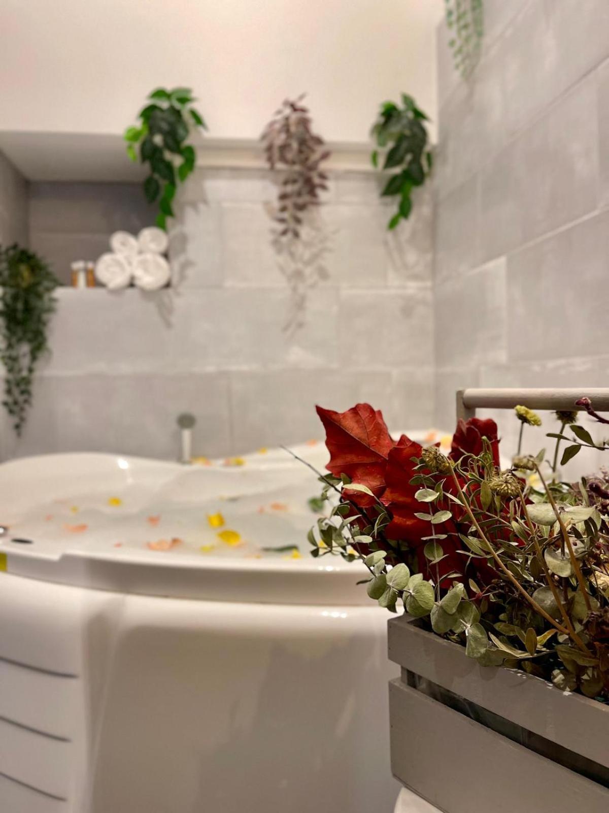 Old Town Jacuzzi Studio Bucarest Extérieur photo